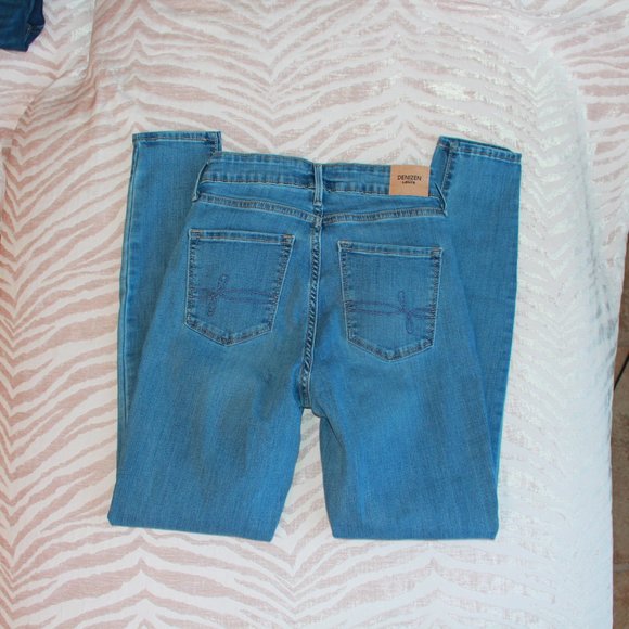 Levi's Denizen | Light Wash Blue Skinny Jeans - Picture 5 of 8